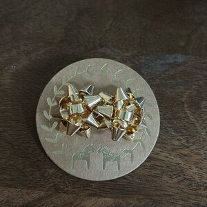 Gold ribbon earrings